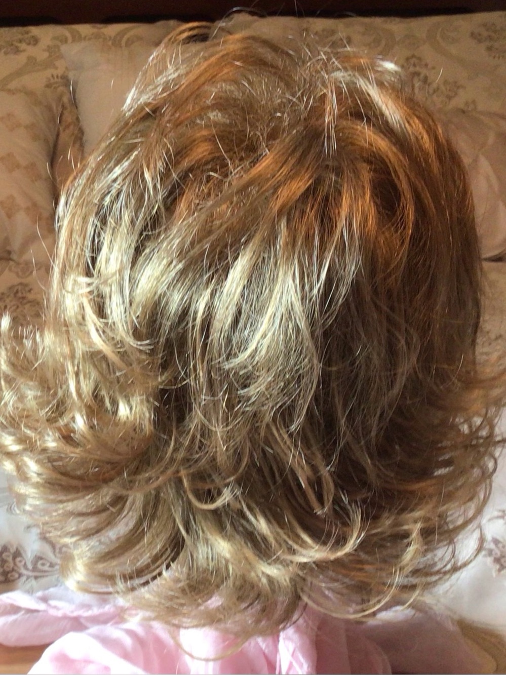 Toni Brattin “Perfection” Wig Dark Blonde - Picture 4 of 8
